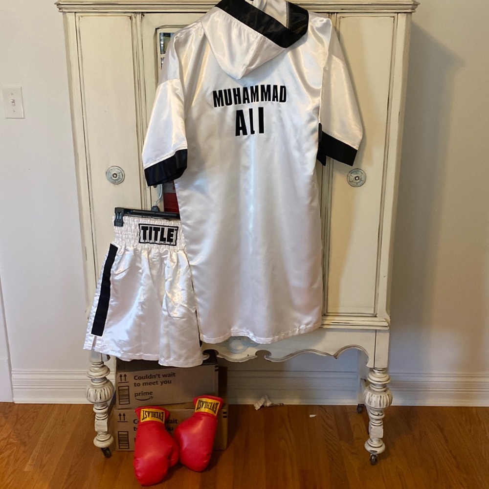Mohammad Ali youth costume